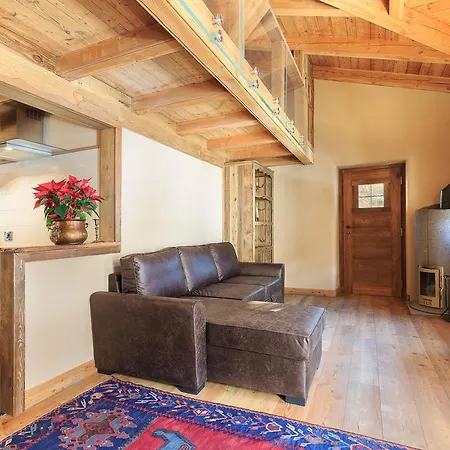 Chalet Les Airelles Bed and Breakfast 3*