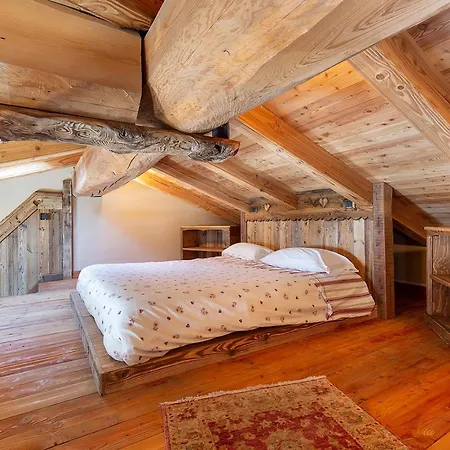 Chalet Les Airelles Bed and Breakfast