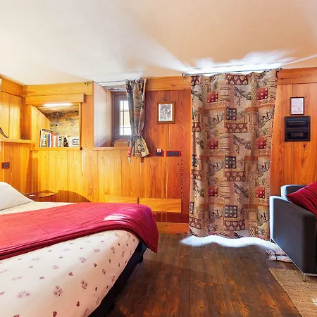 Chalet Les Airelles Bed and Breakfast 3*